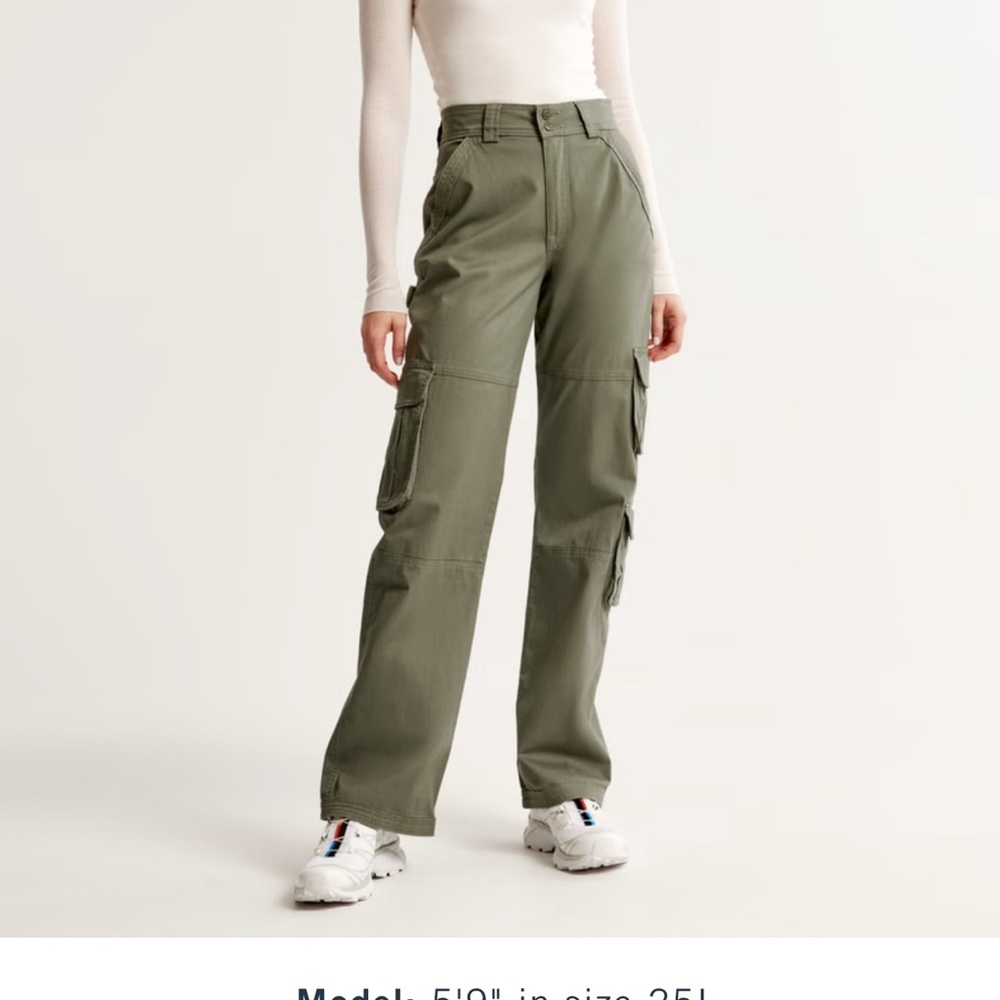 Abercrombie “Relaxed Cargo Pants” NWT
